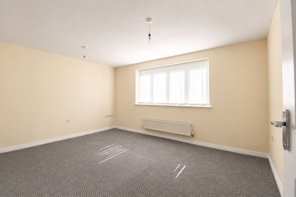 Wray Close, Wythenshawe, Manchester - photo 1 of 11