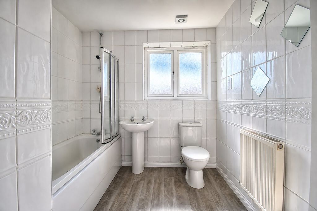 Wray Close, Wythenshawe, Manchester - photo 1 of 11