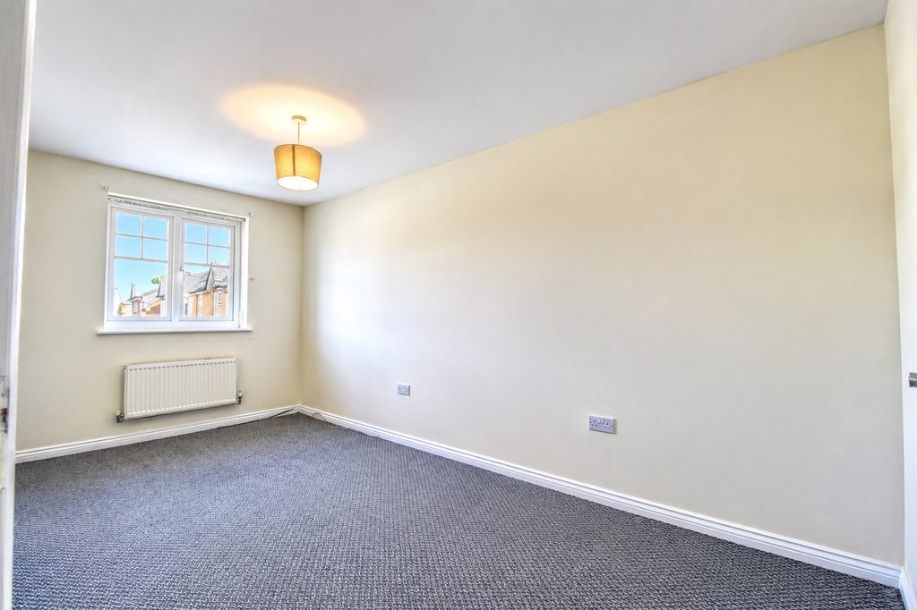 Wray Close, Wythenshawe, Manchester - photo 1 of 11