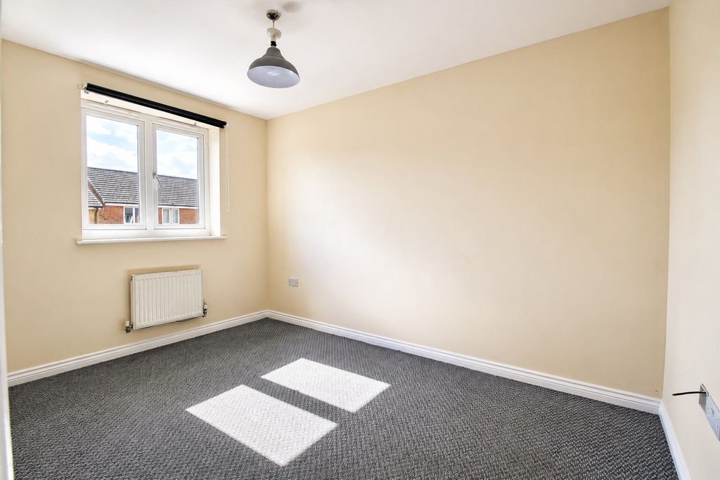 Wray Close, Wythenshawe, Manchester - photo 1 of 11