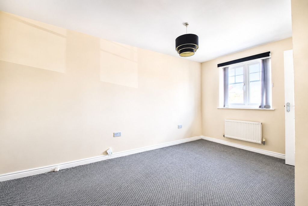 Wray Close, Wythenshawe, Manchester - photo 1 of 11