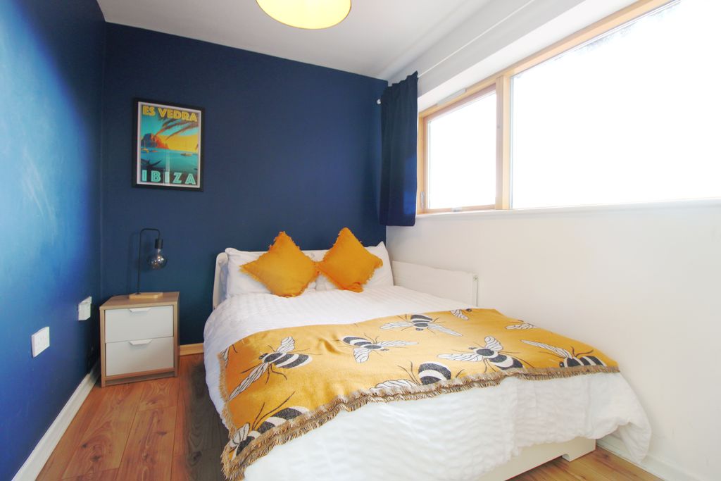 Little Alex, Alexandra Road - photo 1 of 7